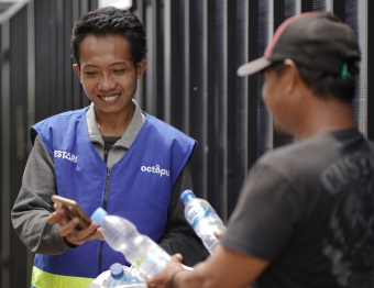 Ứng dụng mua ve chai b&ugrave;ng nổ ở Indonesia